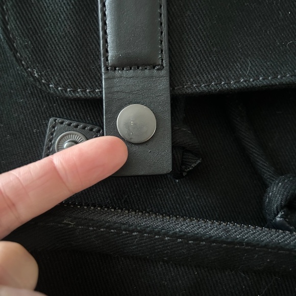 Everlane The Canvas Backpack Black Laptop Drawstring Envoy Logo EUC Unisex - Picture 3 of 12